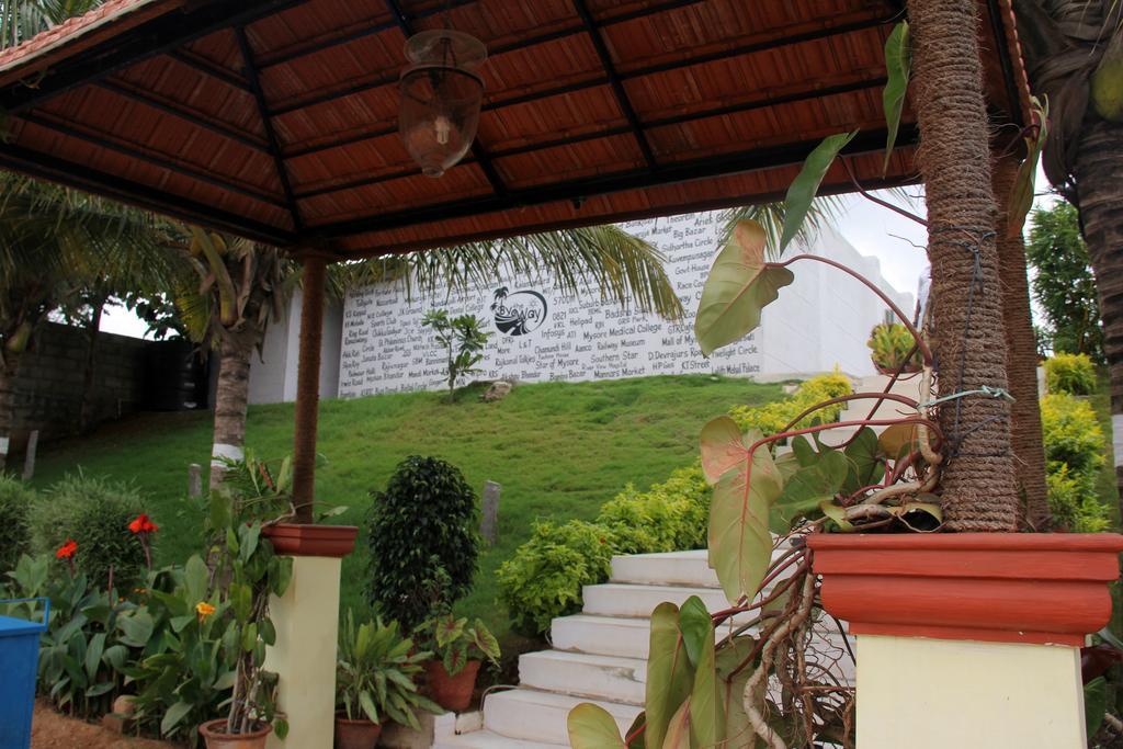 By The Way Hotel Mysore Exterior photo