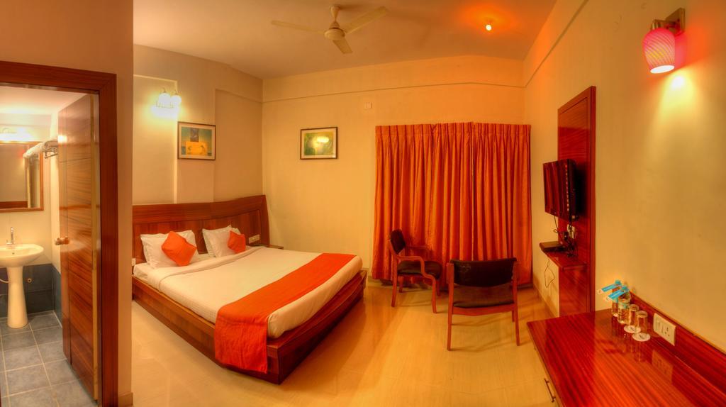 By The Way Hotel Mysore Room photo