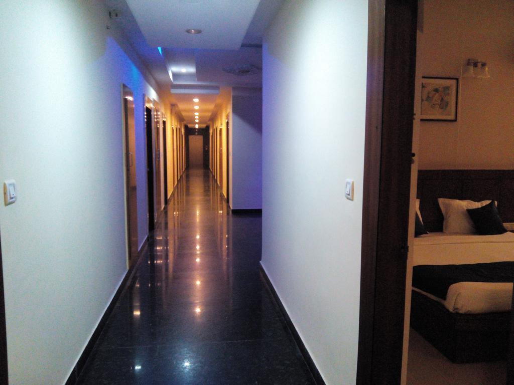 By The Way Hotel Mysore Exterior photo