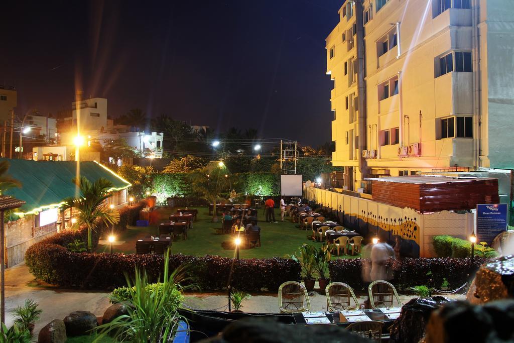 By The Way Hotel Mysore Exterior photo